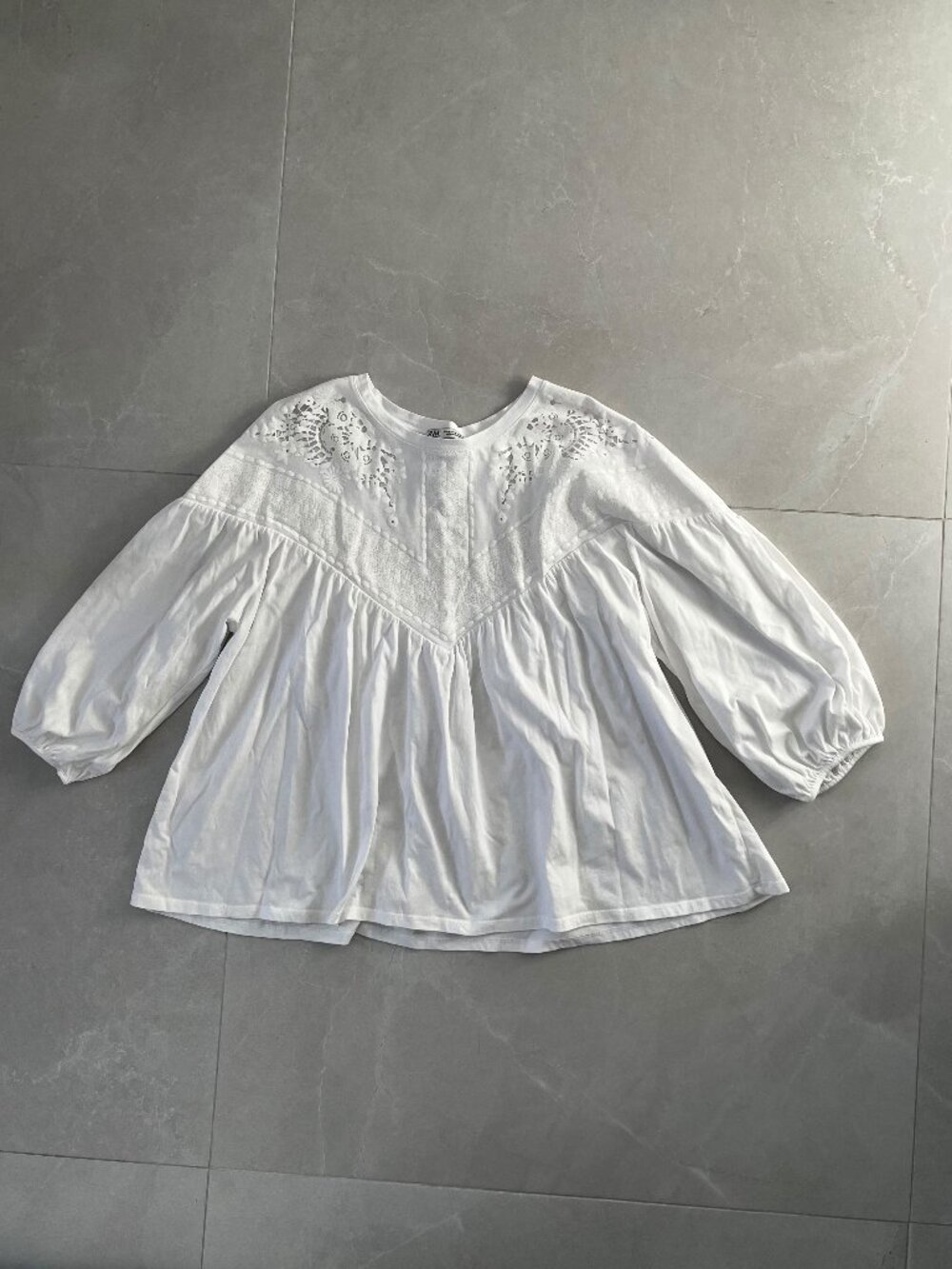 Zara White 3D Embroidered Yoke Babydoll Balloon Sleeve Blouse (Size M)